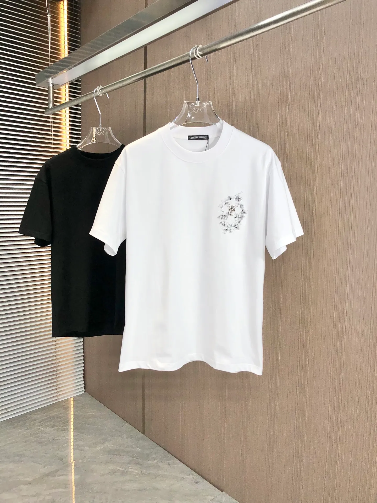 🅿️210 CH Cro 2025 spring and summer new round neck short sleeves, hand-stitched hardware, dot printing, needle embroidery ➕ patch embroidery, made of high weight 320g double yarn combed cotton fabric, slightly loose fit, soft and thick fabric feel, same style for men and women, color: black and white, size: SMLXLXXL